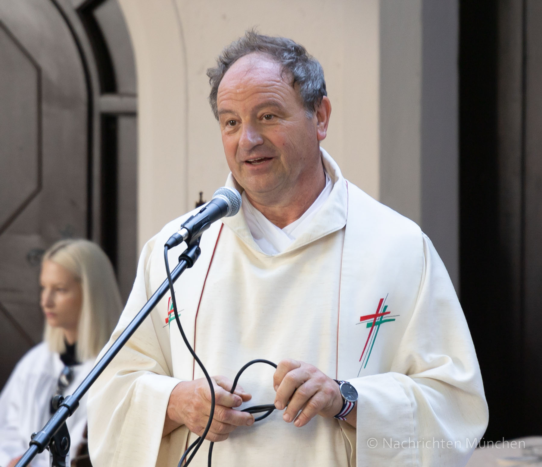 Gottesdienst mit Pfarrer Rainer Maria Schießler im Hofbräuhaus München 