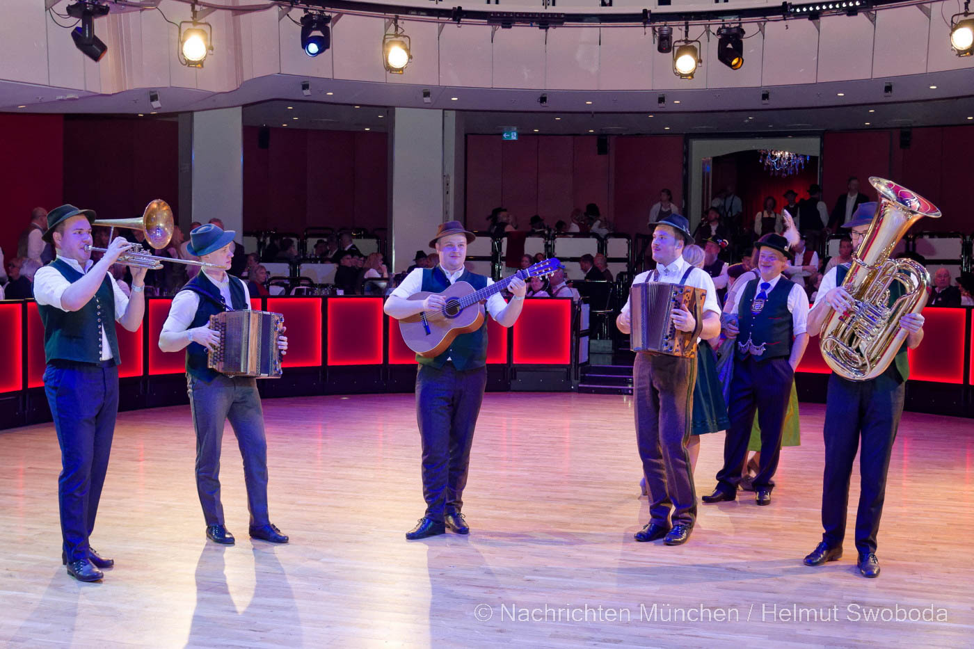 Das War Der Oide Wiesn Bürgerball 2023 - Von Der Lederhose Bis Zur ...